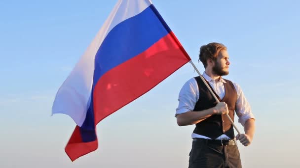 Homem Segurando Bandeira Rússia — Vídeo de Stock