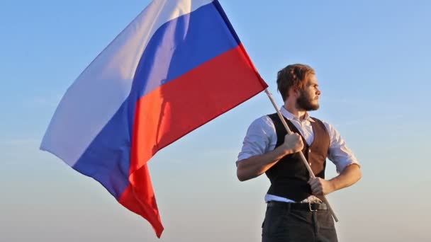 Homem Barbudo Com Bandeira Rússia — Vídeo de Stock