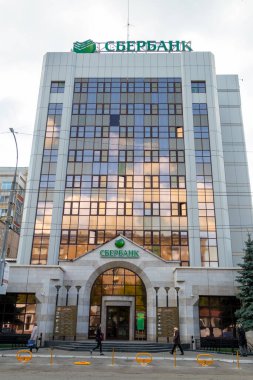 Saratov, Rusya - 28 Eylül 2019: Sberbank, Saratov bölgesindeki merkez ofis