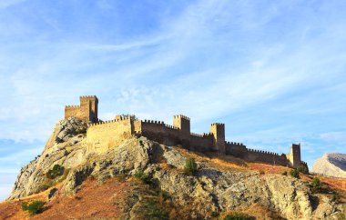 Kale duvarı ve kule