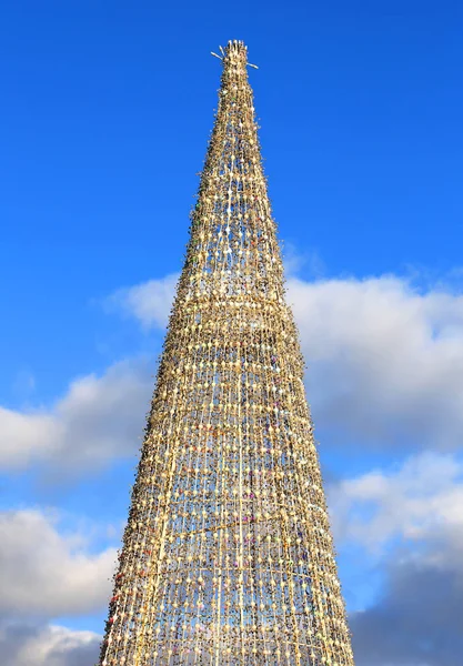 Şehirde Noel ağacı — Stok fotoğraf