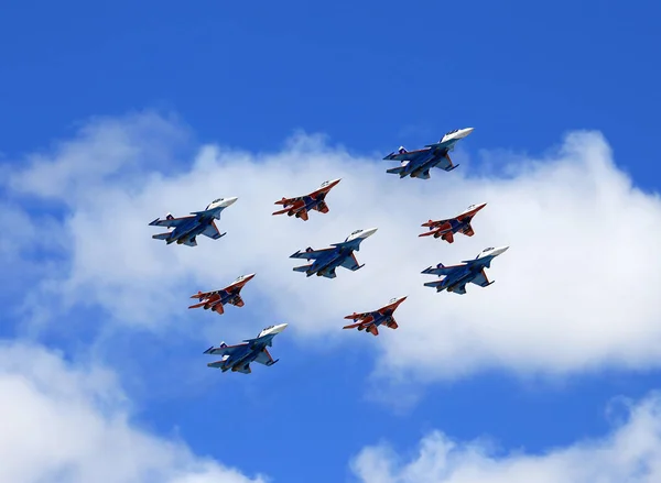 Bombardeiros táticos russos em voo Fotos De Bancos De Imagens