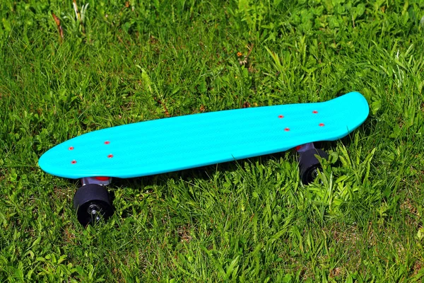 Skateboard verde per lo sport — Foto Stock