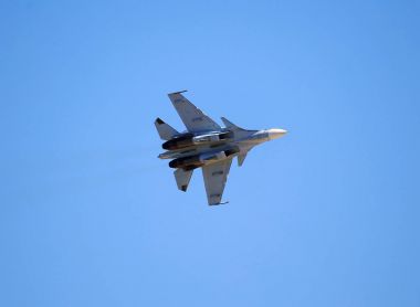 Alt görünümü Fighter uçuş 