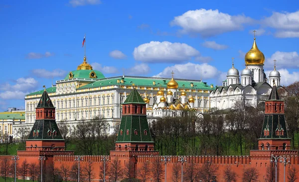 Summer landscape with Moscow Kremlin — Stock Photo, Image