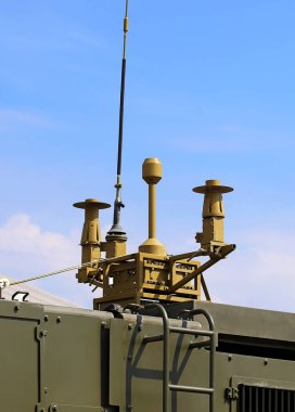 Anten askeri alan iletişim için