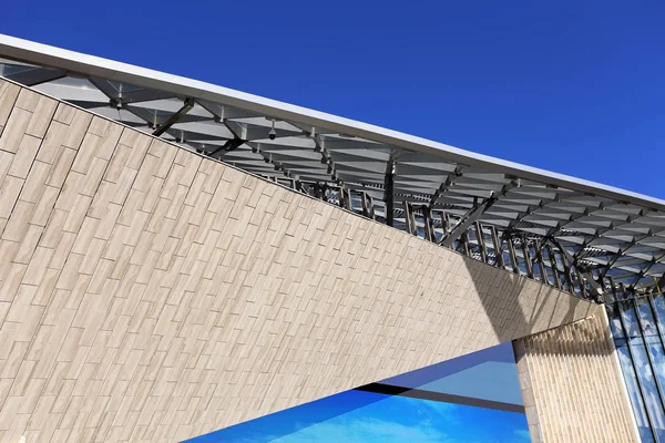 Büyük teknoloji tarzı binanın duvarına 