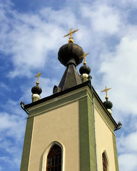 Kupoler av den gamla tid kyrkan — Stockfoto