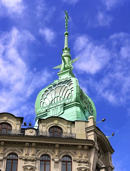 Fragment van de buitenkant van het gebouw in de eclecticisme stijl — Stockfoto