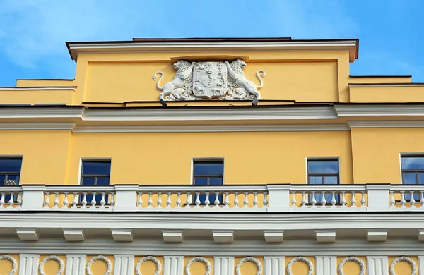 Facade of classical building of yellow color — Stock Photo, Image