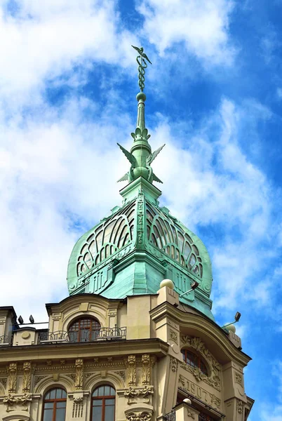 Fragment van de buitenkant van het gebouw in de eclecticisme stijl — Stockfoto