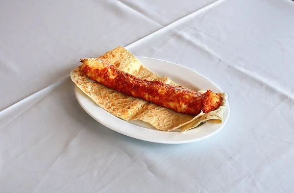 Baked Meat Dish Pita Bread Dining Table White Tablecloth — Stockfoto