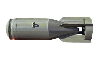 Bir depo paletinde havacılık bombası