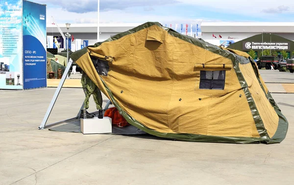 Região Moscow Junho Tenda Camuflagem Verde Amarela Exército Para Armazenamento — Fotografia de Stock