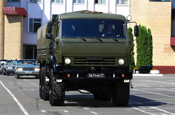 モスクワ地方 ロシア 7月12日 ボディと古い技術のショーでの目覚めと現代の軍事オフロードトラック 2014年7月12日にロシアのモスクワ地方で — ストック写真