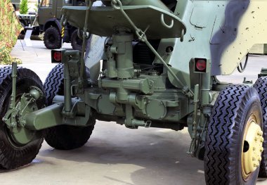 Artillery gun detail: machine with shield cover, balancing mechanisms, lifting mechanism of the upper machine, pallet and two-wheeled sprung chassis