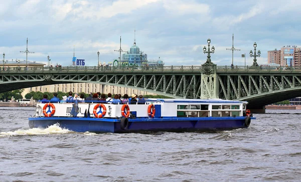 Saint Petersburg Rússia Julho Barco Recreio Rio Neva Dia Verão — Fotografia de Stock