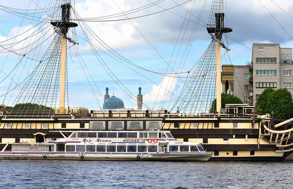 San Petersburg Rusia Julio Barco Recreo Velero Época Muelle Del — Foto de Stock