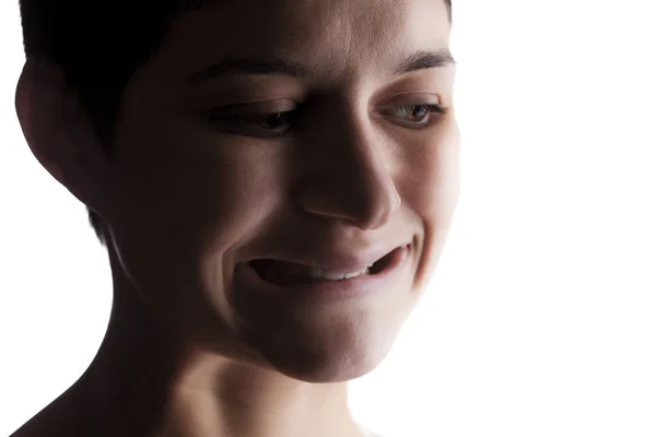 Ragazza con i capelli corti rendendo espressioni — Foto Stock