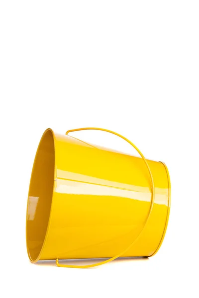 Жовтий відро, ізольовані — стокове фото