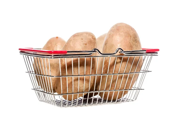 Patatas en una cesta de la compra —  Fotos de Stock