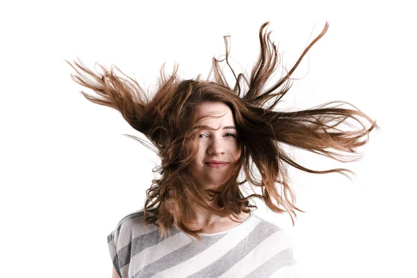 Porträt eines schönen Mädchens mit wehendem Haar — Stockfoto