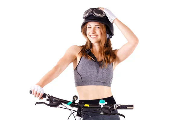 マウンテン バイクとヘルメットを持つ少女 — ストック写真