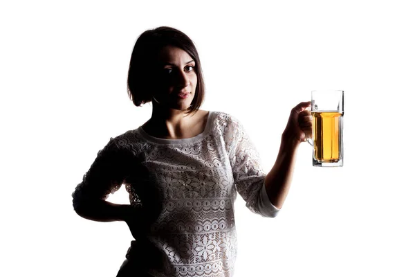 Mädchen mit Bierkrug — Stockfoto