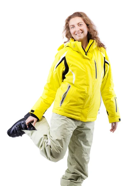Esquiador feminino em casaco amarelo — Fotografia de Stock