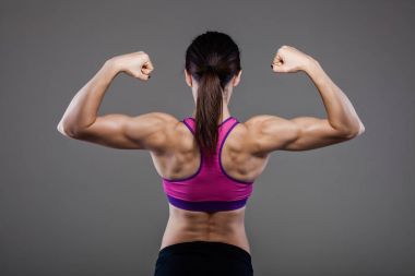 kaslı bir fitness kız arkası