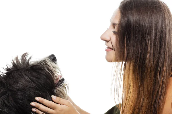 Meisje en sreet hond geïsoleerd op wit — Stockfoto