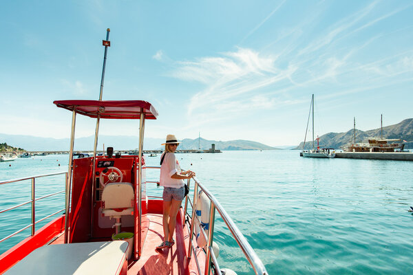 Женщина на лодке
