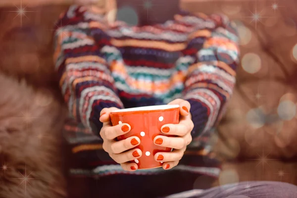Christmas drink, close up woman hand — Stock Photo, Image