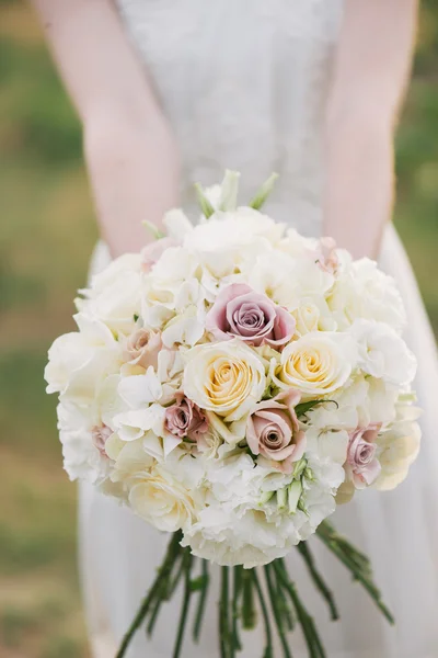Flor do casamento, buquê de flores — Fotografia de Stock