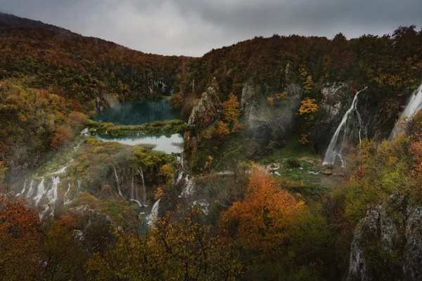 Водопад, природный пейзаж — стоковое фото