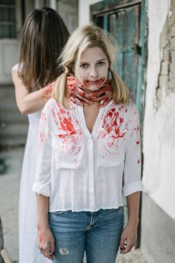 zombi kadın ve hayalet kadın