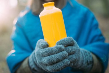 termos ormandaki kadınla