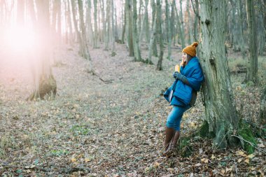 termos ormandaki kadınla