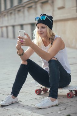 hipster kadın alarak selfie