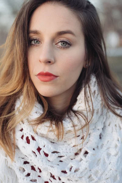 Close up female portrait. Long hair brunette model. — Stock Photo, Image