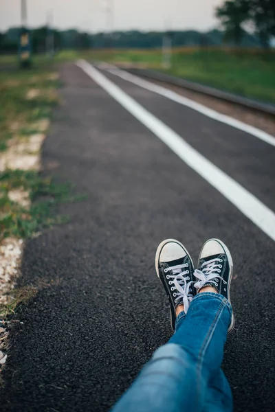 Young woman waiting for the train — Stock Photo, Image