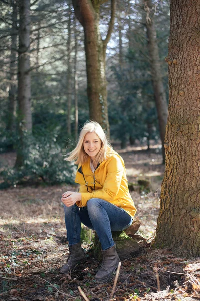 Woman in forest. Young adult female resting outdoor. — Stock Photo, Image