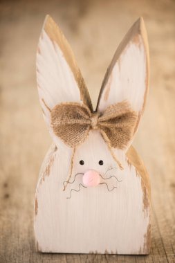 DIY el yapımı ahşap Paskalya tavşanı