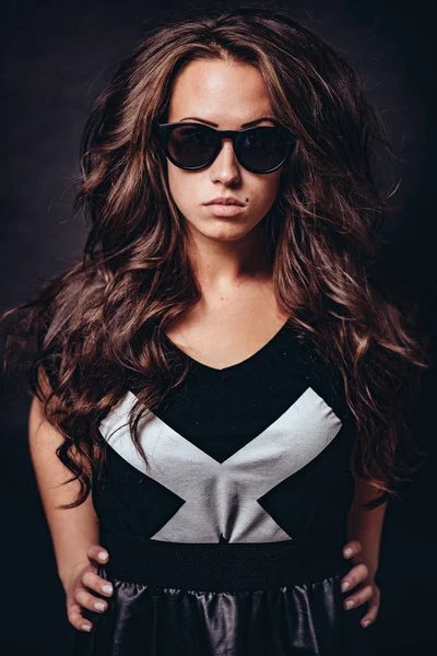 Fashionable long hair brunette woman, studio shot — Stock Photo, Image