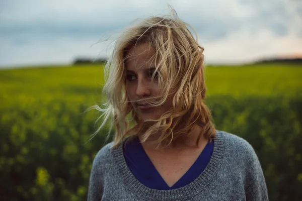 Long hair woman portrait in windy weather at sunset — Stock Photo, Image