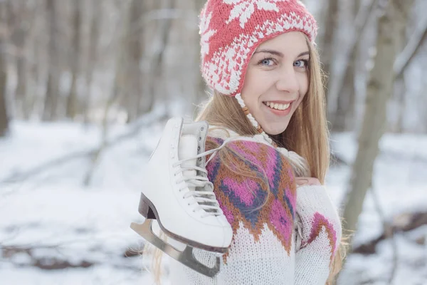 Eisläuferin mit Schlittschuhen — Stockfoto