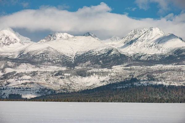 Alta montanha paisagem de inverno . — Fotografia de Stock