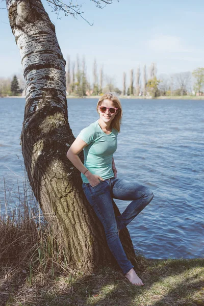 Mujer feliz de vacaciones — Foto de Stock