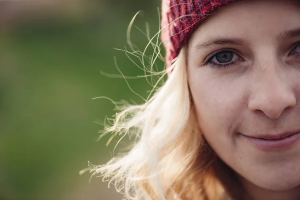 Close up retrato de jovem mulher — Fotografia de Stock