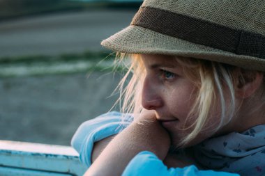 hayalifener kadın portre açık